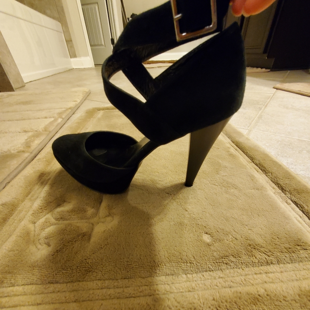 shoes - Picture 2 of 15